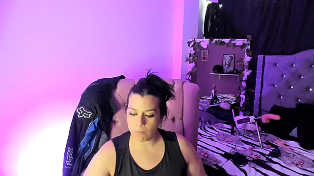 Snapshot of martina_foxy_ chatting on February 15, 3:28 pm martina foxy online show from February 15, 3:28 pm