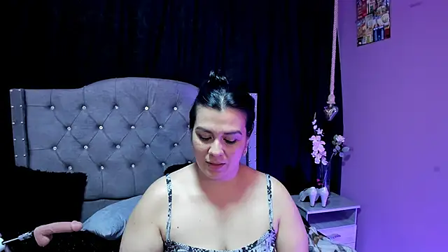 Snapshot of martina_foxy_ chatting on February 21, 10:26 pm martina foxy online show from February 21, 10:26 pm