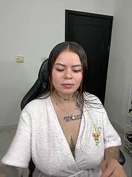 Snapshot of ivanna_rivera chatting on December 22, 4:04 pm ivanna rivera online show from December 22, 4:04 pm