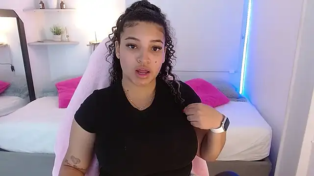Snapshot of Julia_Boobs chatting on September 19, 12:17 pm Julia Boobs online show from September 19, 12:17 pm