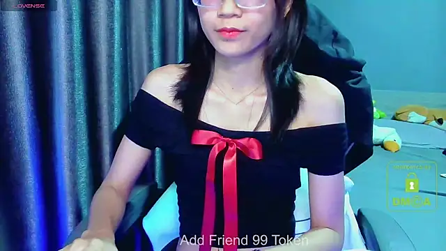 littlemiilk online show from December 20, 4:04 pm