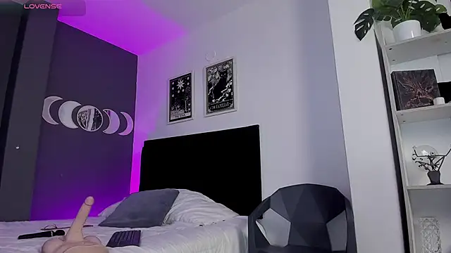 Raven Witch  online show from March 13, 12:37 am