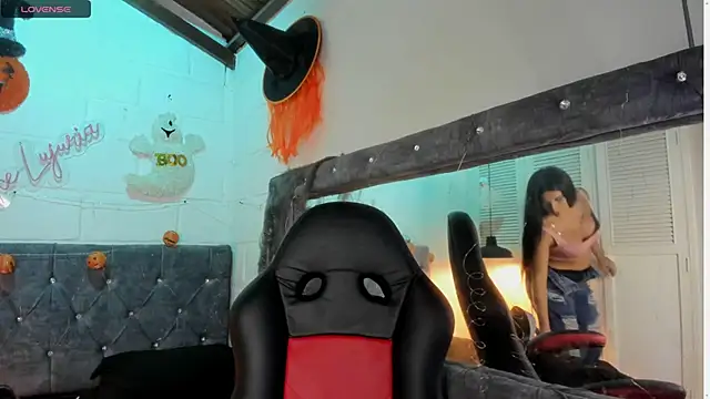 sarajhonson dl online show from October 16, 5:14 pm