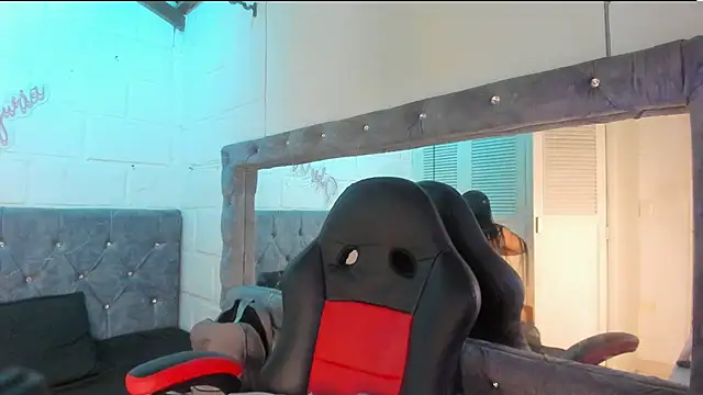 Snapshot of sarajhonson_dl chatting on February 11, 5:07 pm sarajhonson dl online show from February 11, 5:07 pm