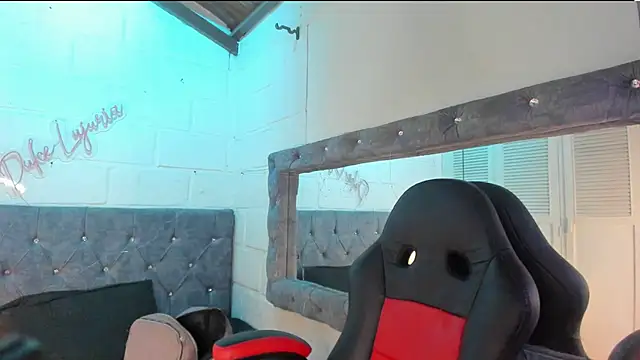 Snapshot of sarajhonson_dl chatting on February 12, 5:19 pm sarajhonson dl online show from February 12, 5:19 pm