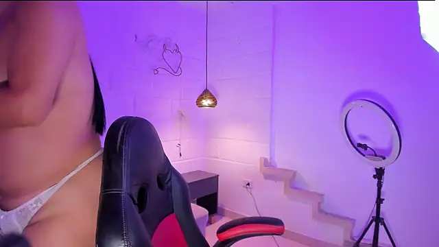 Snapshot of sarajhonson_dl chatting on February 18, 4:58 pm sarajhonson dl online show from February 18, 4:58 pm