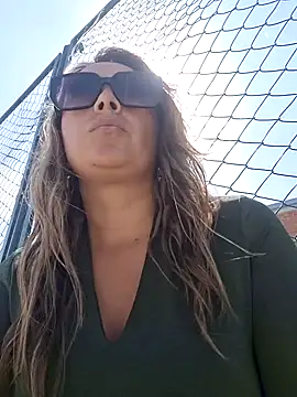 lauramcdowell1 online show from February 8, 3:10 pm