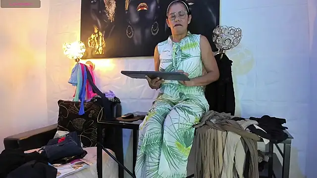 miss lucero1 online show from October 29, 1:30 am