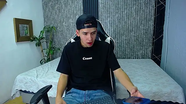 Mike 0233  online show from October 19, 4:35 am