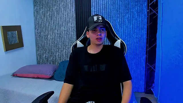 Mike 0233  online show from December 18, 4:40 am