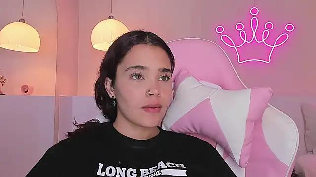 violeth hill online show from February 12, 2:14 am