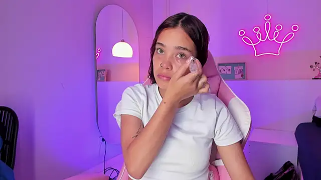 violeth hill online show from February 21, 8:16 pm