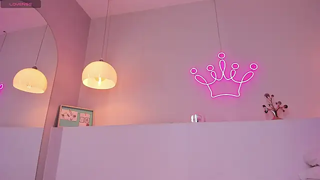 violeth hill online show from October 18, 5:35 pm