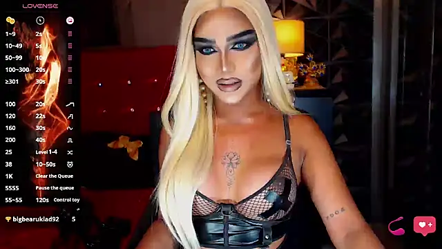 Snapshot of NatalyaFox chatting on February 1, 6:10 am NatalyaFox online show from February 1, 6:10 am