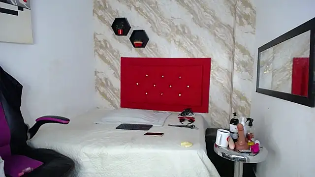 issa  love online show from November 14, 12:26 pm