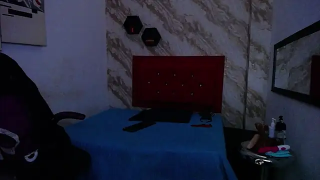 issa  love online show from January 9, 1:03 pm