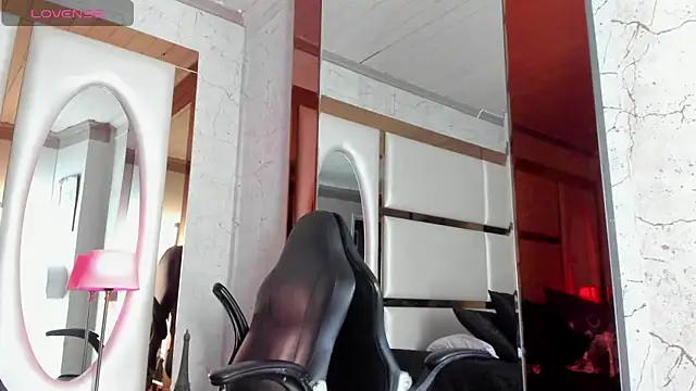 CloeRodriguez online show from December 10, 5:55 pm