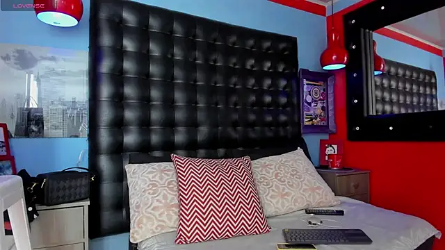 Snapshot of CloeRodriguez chatting on November 15, 9:21 pm CloeRodriguez online show from November 15, 9:21 pm