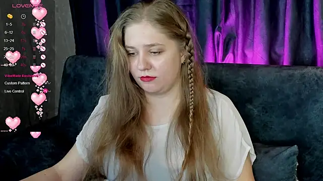 Megan Violer online show from December 2, 6:32 pm