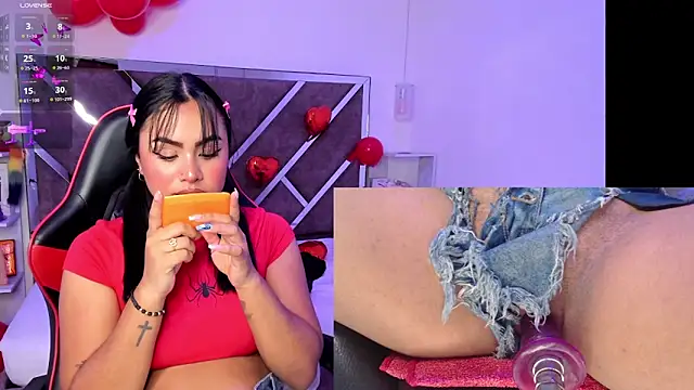 Snapshot of Alice_Roys chatting on March 3, 1:53 pm Alice Roys online show from March 3, 1:53 pm