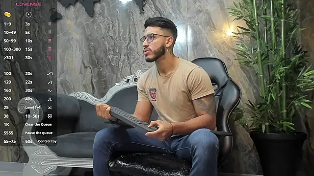 Liam Kleiin online show from December 19, 11:18 am