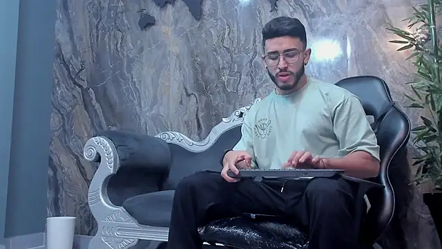 Liam Kleiin online show from December 23, 11:36 am