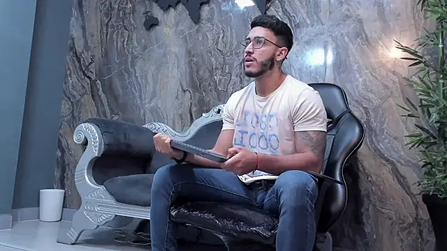 Liam Kleiin online show from December 27, 11:28 am