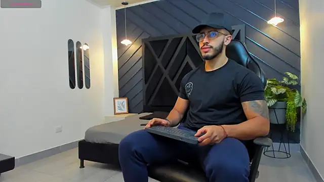 Liam Kleiin online show from October 2, 11:17 am