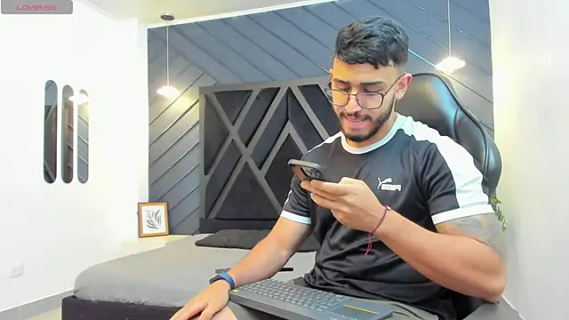 Liam Kleiin online show from November 4, 11:31 am