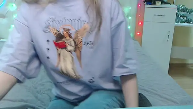 TinaRedly online show from December 13, 3:43 pm