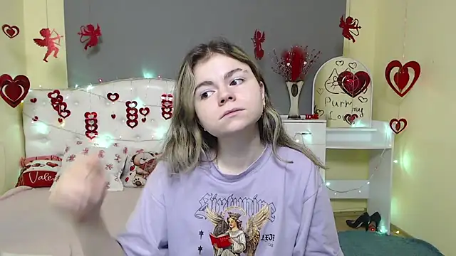 Snapshot of TinaRedly chatting on February 17, 7:38 am TinaRedly online show from February 17, 7:38 am