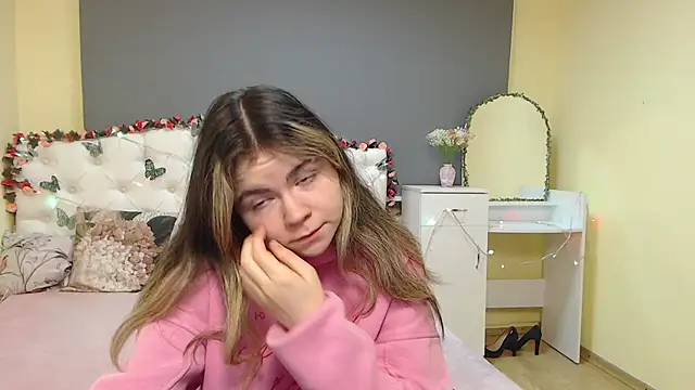 Snapshot of TinaRedly chatting on February 21, 6:36 am TinaRedly online show from February 21, 6:36 am