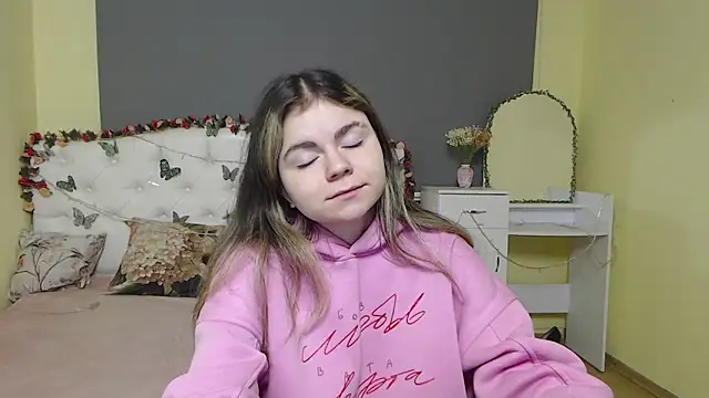 Snapshot of TinaRedly chatting on February 24, 7:06 am TinaRedly online show from February 24, 7:06 am