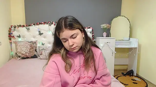 Snapshot of TinaRedly chatting on March 6, 7:05 am TinaRedly online show from March 6, 7:05 am