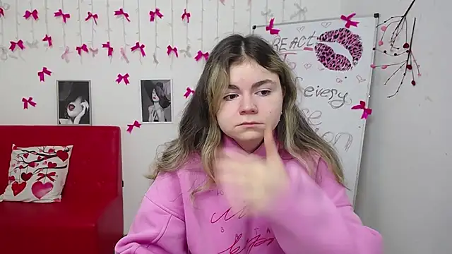 Snapshot of TinaRedly chatting on March 7, 8:00 am TinaRedly online show from March 7, 8:00 am