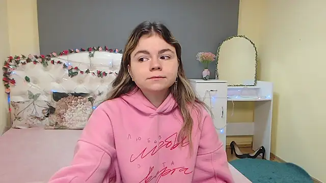 Snapshot of TinaRedly chatting on March 11, 6:41 am TinaRedly online show from March 11, 6:41 am