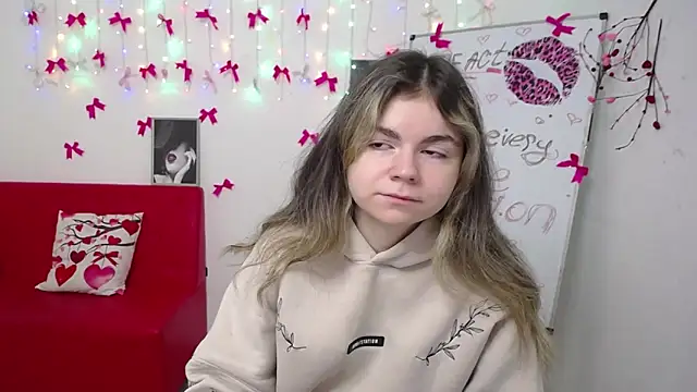 Snapshot of TinaRedly chatting on March 12, 6:52 am TinaRedly online show from March 12, 6:52 am