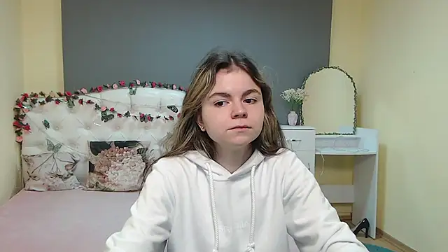 Snapshot of TinaRedly chatting on March 15, 6:14 pm TinaRedly online show from March 15, 6:14 pm