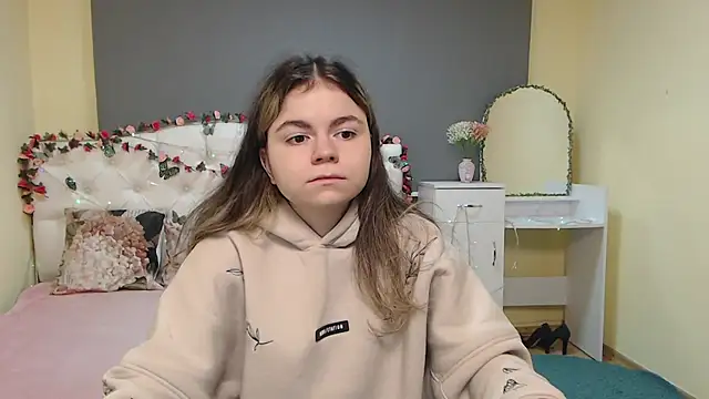 Snapshot of TinaRedly chatting on March 18, 10:40 am TinaRedly online show from March 18, 10:40 am