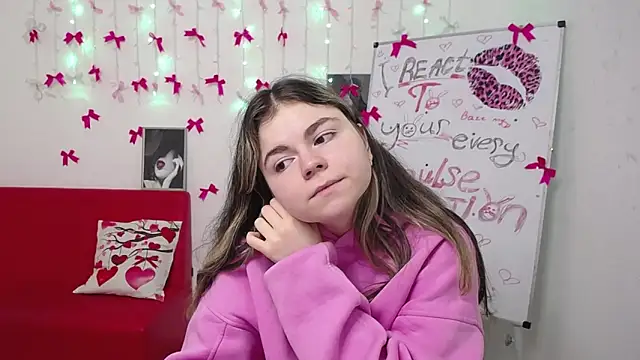 Snapshot of TinaRedly chatting on March 19, 11:25 am TinaRedly online show from March 19, 11:25 am