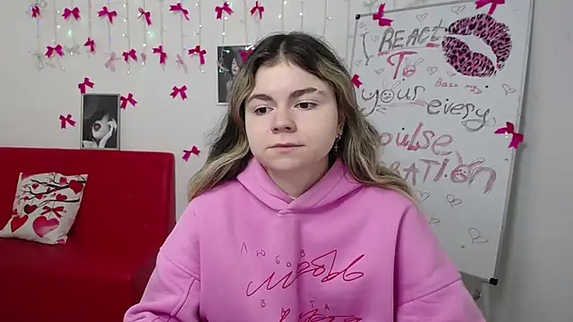 Snapshot of TinaRedly chatting on March 22, 6:22 pm TinaRedly online show from March 22, 6:22 pm