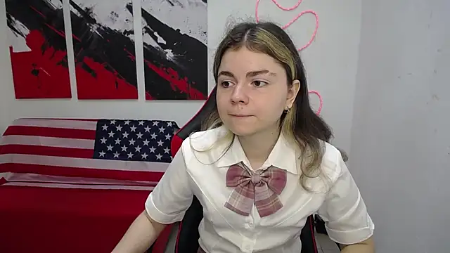 TinaRedly online show from July 4, 5:08 pm