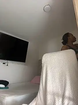 Snapshot of kellya_ chatting on February 3, 11:37 am kellya online show from February 3, 11:37 am