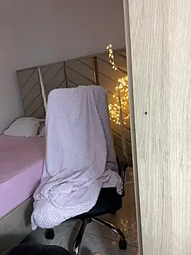 Snapshot of kellya_ chatting on April 3, 10:19 pm kellya online show from April 3, 10:19 pm