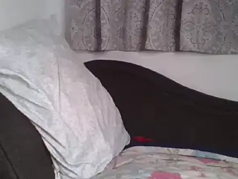 Whimsicalwillow online show from February 19, 8:10 pm