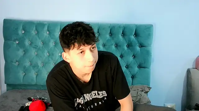  Thomas hot  online show from January 8, 4:37 am