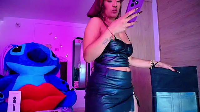 Snapshot of megan_collins96 chatting on October 3, 4:04 pm megan collins96 online show from October 3, 4:04 pm