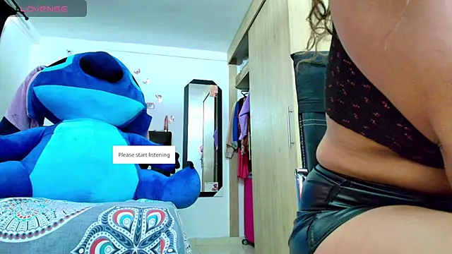 Snapshot of megan_collins96 chatting on October 6, 6:05 pm megan collins96 online show from October 6, 6:05 pm