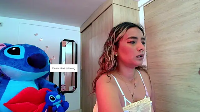 Snapshot of megan_collins96 chatting on October 21, 7:36 pm megan collins96 online show from October 21, 7:36 pm