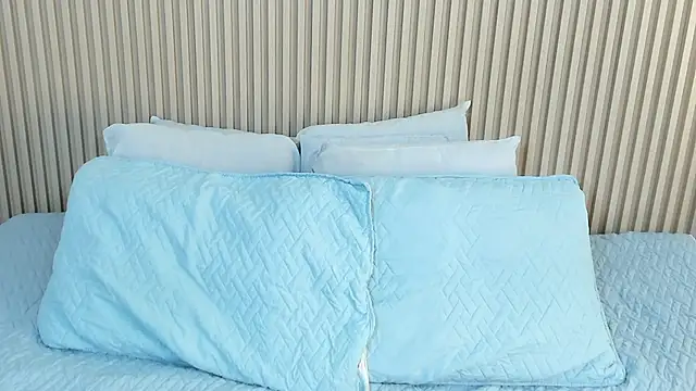 charlottebrowns  online show from November 21, 12:15 pm